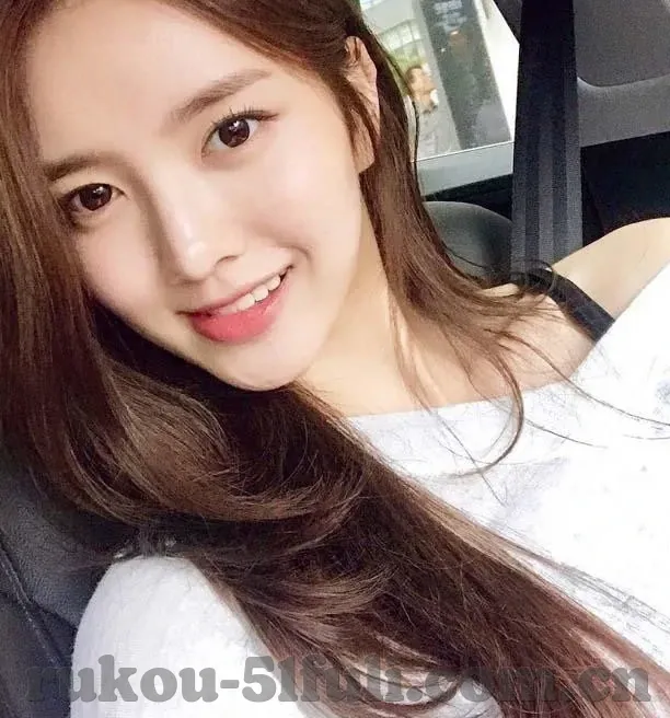 麻豆女高中生第一次av-青春的多元画卷，成长与选择的真实篇章